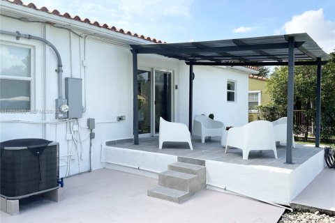 House in Miami, Florida 3 bedrooms, 98.38 sq.m. № 1992510 - photo 28