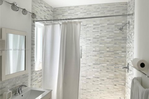 House in Miami, Florida 3 bedrooms, 98.38 sq.m. № 1992510 - photo 25