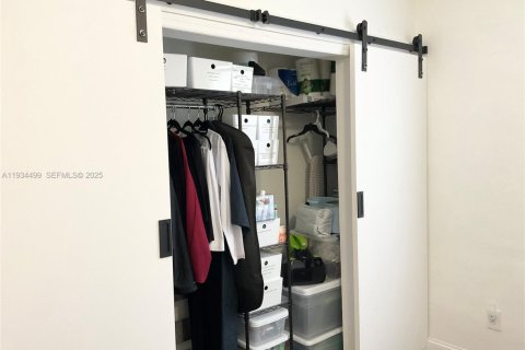 House in Miami, Florida 3 bedrooms, 98.38 sq.m. № 1992510 - photo 16