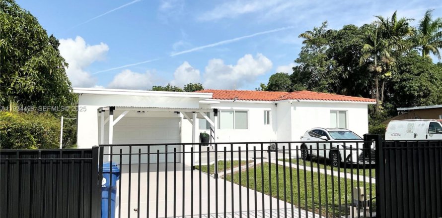 House in Miami, Florida 3 bedrooms, 98.38 sq.m. № 1992510