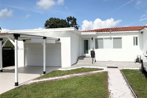 House in Miami, Florida 3 bedrooms, 98.38 sq.m. № 1992510 - photo 3