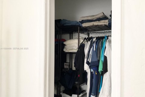 House in Miami, Florida 3 bedrooms, 98.38 sq.m. № 1992510 - photo 19