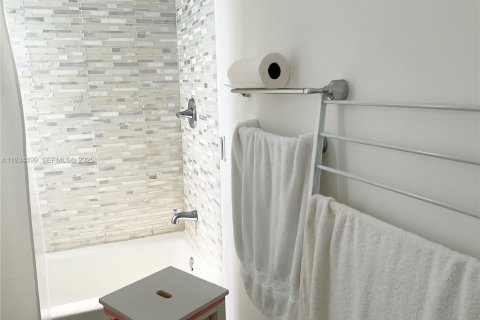 House in Miami, Florida 3 bedrooms, 98.38 sq.m. № 1992510 - photo 27