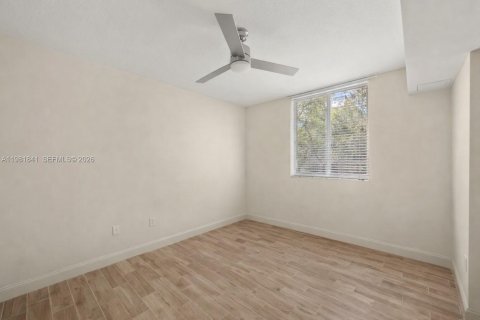 Condo in Plantation, Florida, 2 bedrooms  № 2043046 - photo 16