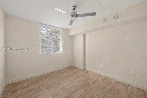Condo in Plantation, Florida, 2 bedrooms  № 2043046 - photo 18