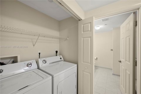 Condo in Plantation, Florida, 2 bedrooms  № 2043046 - photo 12