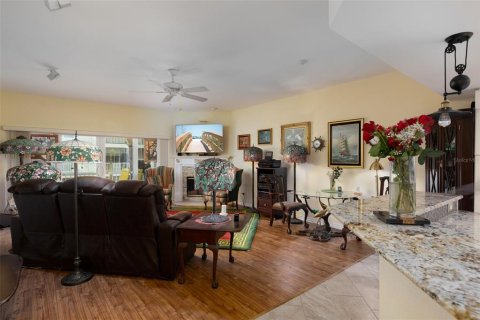 Townhouse in Saint Pete Beach, Florida 3 bedrooms, 190.45 sq.m. № 1540173 - photo 4
