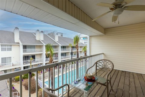 Townhouse in Saint Pete Beach, Florida 3 bedrooms, 190.45 sq.m. № 1540173 - photo 28