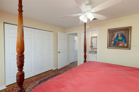 Townhouse in Saint Pete Beach, Florida 3 bedrooms, 190.45 sq.m. № 1540173 - photo 18