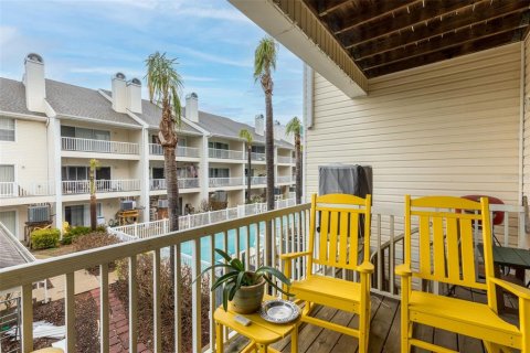 Townhouse in Saint Pete Beach, Florida 3 bedrooms, 190.45 sq.m. № 1540173 - photo 9