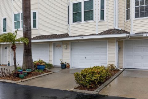 Townhouse in Saint Pete Beach, Florida 3 bedrooms, 190.45 sq.m. № 1540173 - photo 3