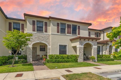 Купить таунхаус в Майами, Флорида 3 спальни, 165.18м2, № 1936131 - фото 1