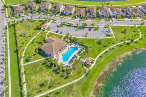 Купить таунхаус в Майами, Флорида 3 спальни, 165.18м2, № 1936131 - фото 25