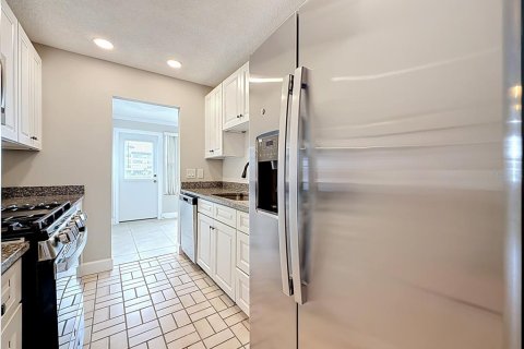Copropriété à vendre à Gulfport, Floride: 2 chambres, 104.05 m2 № 2100348 - photo 13