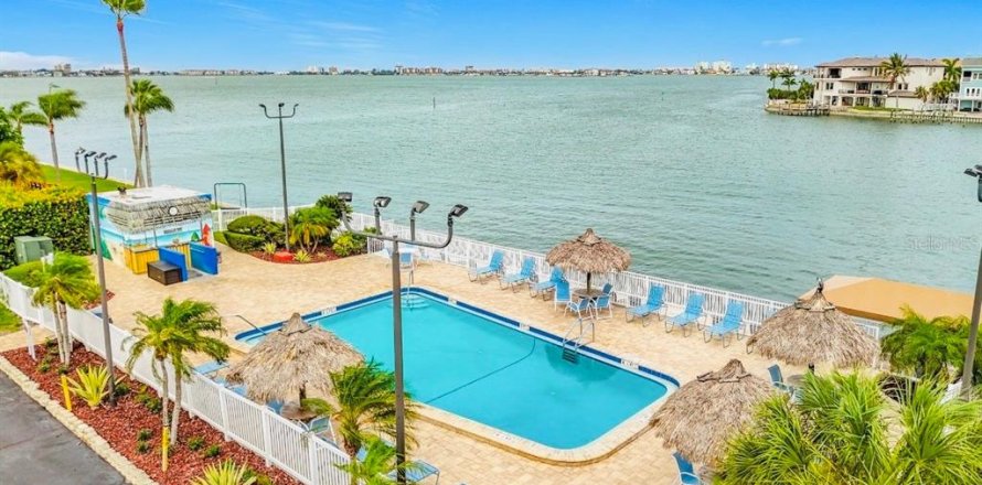 Condo à Gulfport, Floride, 2 chambres  № 2100348