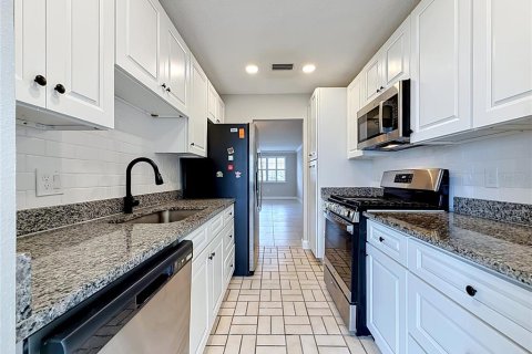 Copropriété à vendre à Gulfport, Floride: 2 chambres, 104.05 m2 № 2100348 - photo 17