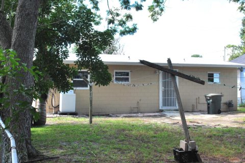 House in St. Lucie, Florida 2 bedrooms, 95.32 sq.m. № 2391967 - photo 4