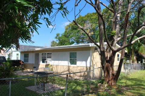 House in St. Lucie, Florida 2 bedrooms, 95.32 sq.m. № 2391967