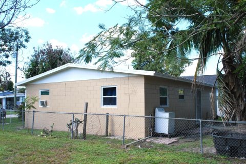 House in St. Lucie, Florida 2 bedrooms, 95.32 sq.m. № 2391967 - photo 3