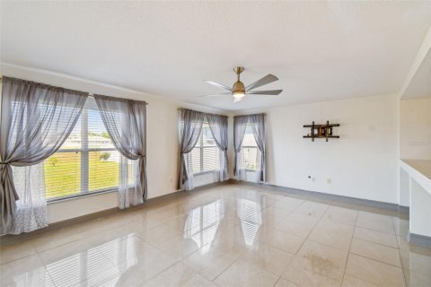 Casa en venta en Kissimmee, Florida, 4 dormitorios, 239.5 m2 № 1657814 - foto 16