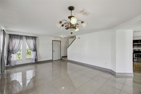 Casa en venta en Kissimmee, Florida, 4 dormitorios, 239.5 m2 № 1657814 - foto 10