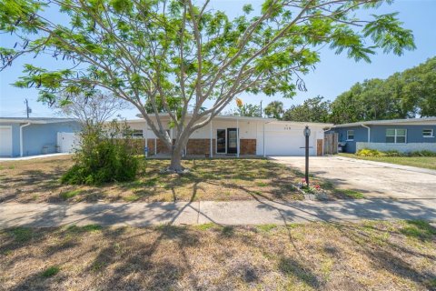 House in Merrit Island, Florida 4 bedrooms, 119.1 sq.m. № 1685131 - photo 2