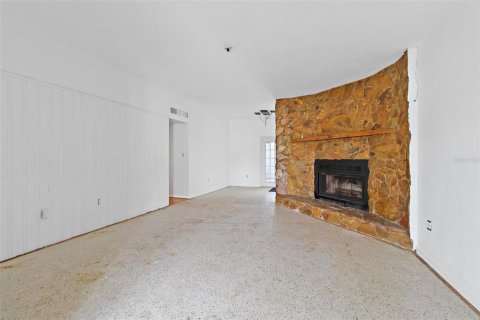 House in Merrit Island, Florida 4 bedrooms, 119.1 sq.m. № 1685131 - photo 9