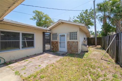 House in Merrit Island, Florida 4 bedrooms, 119.1 sq.m. № 1685131 - photo 29