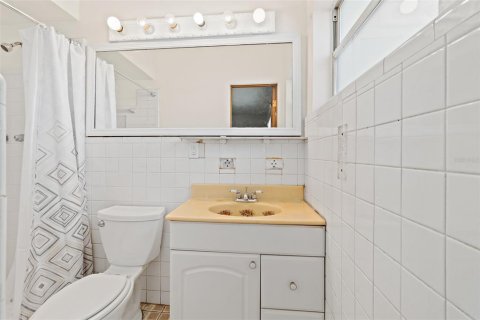 House in Merrit Island, Florida 4 bedrooms, 119.1 sq.m. № 1685131 - photo 28