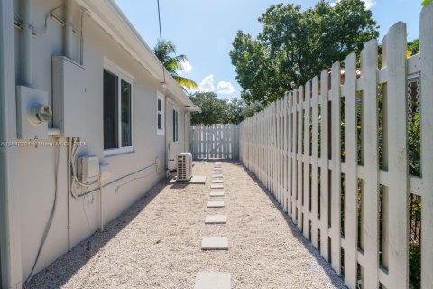 House in Fort Lauderdale, Florida 2 bedrooms, 80.08 sq.m. № 1892040 - photo 25
