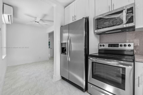 House in Fort Lauderdale, Florida 2 bedrooms, 80.08 sq.m. № 1892040 - photo 8