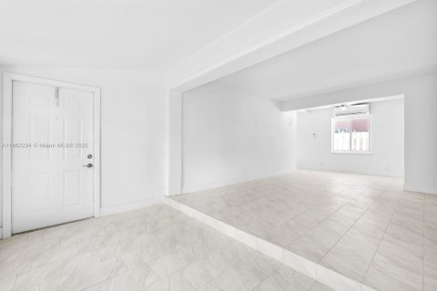 House in Fort Lauderdale, Florida 2 bedrooms, 80.08 sq.m. № 1892040 - photo 6