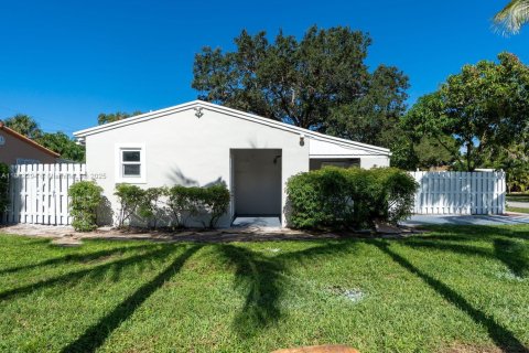 House in Fort Lauderdale, Florida 2 bedrooms, 80.08 sq.m. № 1892040 - photo 2