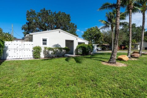 House in Fort Lauderdale, Florida 2 bedrooms, 80.08 sq.m. № 1892040 - photo 1