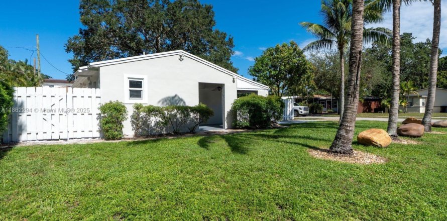 House in Fort Lauderdale, Florida 2 bedrooms, 80.08 sq.m. № 1892040