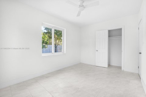 House in Fort Lauderdale, Florida 2 bedrooms, 80.08 sq.m. № 1892040 - photo 15