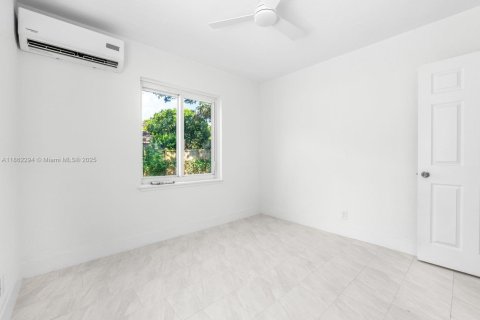 House in Fort Lauderdale, Florida 2 bedrooms, 80.08 sq.m. № 1892040 - photo 19