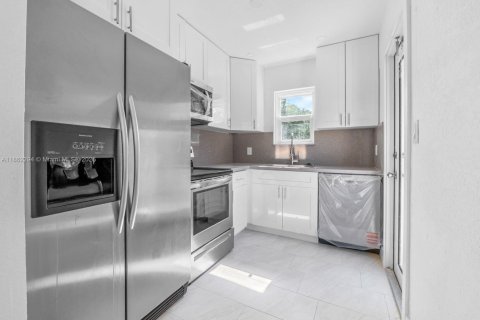 House in Fort Lauderdale, Florida 2 bedrooms, 80.08 sq.m. № 1892040 - photo 9