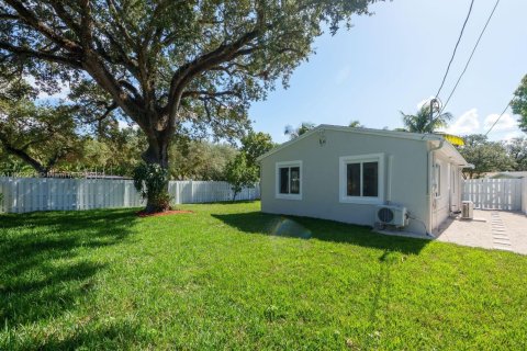 House in Fort Lauderdale, Florida 2 bedrooms, 80.08 sq.m. № 1892040 - photo 24