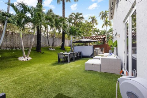 Купить виллу или дом в Дорал, Флорида 5 спален, 238.67м2, № 2009193 - фото 28