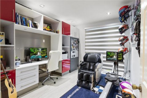 Купить виллу или дом в Дорал, Флорида 5 спален, 238.67м2, № 2009193 - фото 24