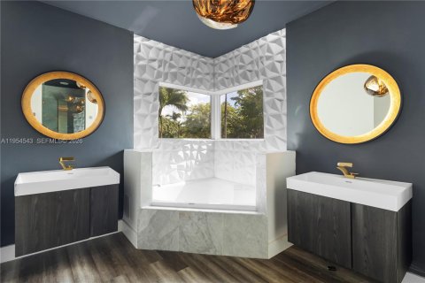 Купить виллу или дом в Дорал, Флорида 5 спален, 238.67м2, № 2009193 - фото 18