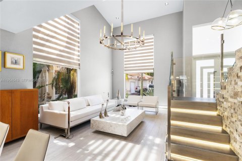 Купить виллу или дом в Дорал, Флорида 5 спален, 238.67м2, № 2009193 - фото 5