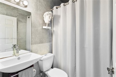 Купить виллу или дом в Дорал, Флорида 5 спален, 238.67м2, № 2009193 - фото 25