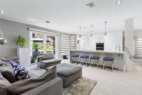 Купить виллу или дом в Дорал, Флорида 5 спален, 238.67м2, № 2009193 - фото 12