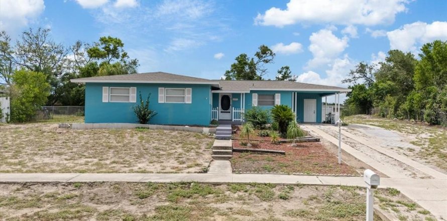 House in Spring Hill, Florida 2 bedrooms, 127.83 sq.m. № 2217107