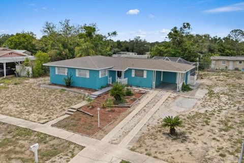 House in Spring Hill, Florida 2 bedrooms, 127.83 sq.m. № 2217107 - photo 2