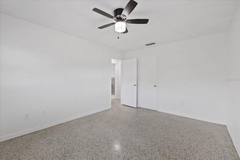 House in Spring Hill, Florida 2 bedrooms, 127.83 sq.m. № 2217107 - photo 26