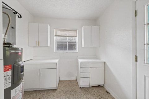 House in Spring Hill, Florida 2 bedrooms, 127.83 sq.m. № 2217107 - photo 22