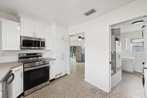 House in Spring Hill, Florida 2 bedrooms, 127.83 sq.m. № 2217107 - photo 20